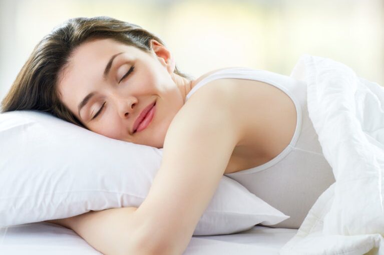 Dormir lo suficiente es una de las reglas para perder peso en una semana.