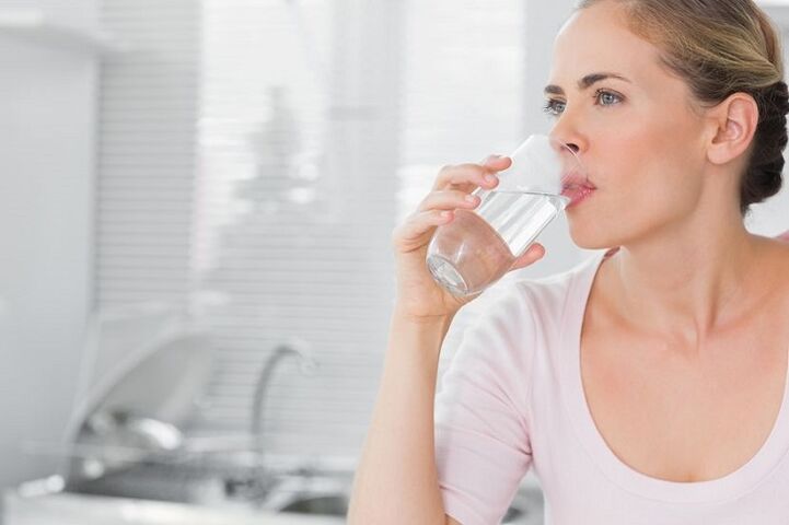 beber agua con una dieta cetogénica